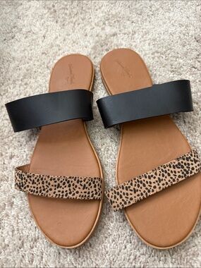 Universal Thread Black and Leopard-Print Two-Band Slide Sandals